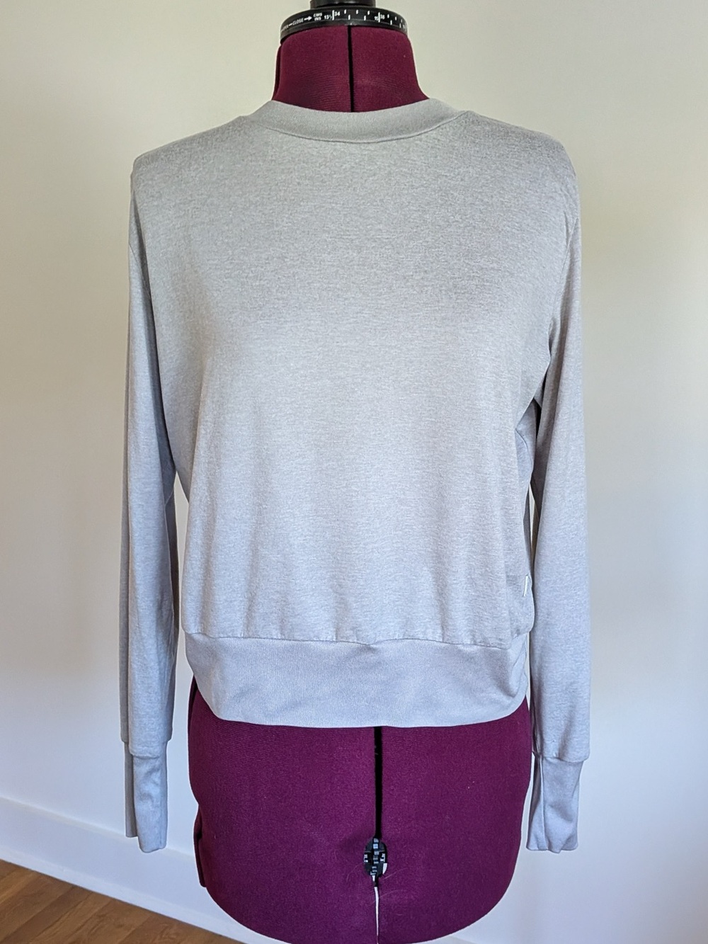 Vuori Women's Long-Sleeve Crew in Light Gray